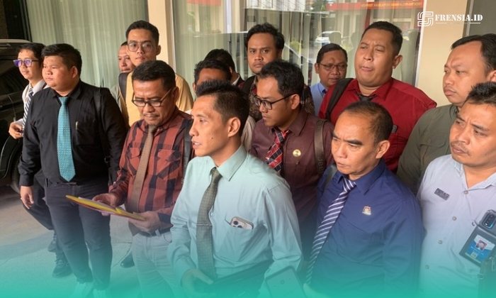 FKA saat di depan Mapolres Jember (Foto: Istimewa).