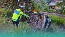 Polisi saat melakukan olah TKP. (Foto: Istimewa).