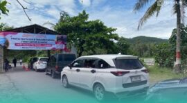 Suasana kendaraan di tiket masuk wisata Papuma-Watu Ulo. (Foto: Frensia/Sigit).