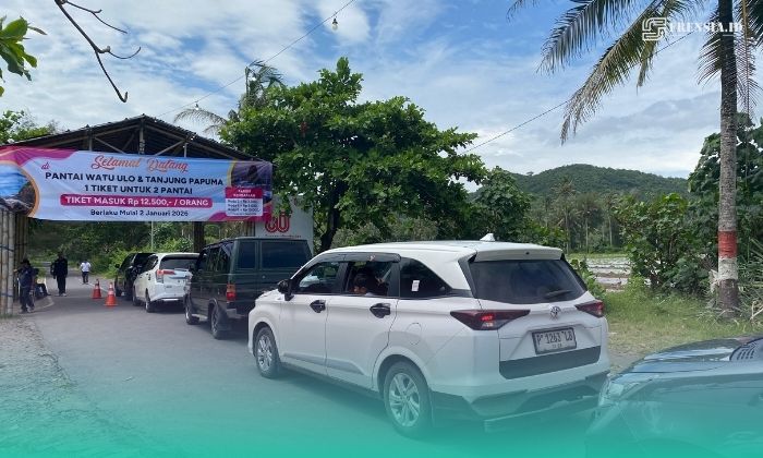 Suasana kendaraan di tiket masuk wisata Papuma-Watu Ulo. (Foto: Frensia/Sigit).