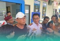 Kadishub Jember, Gator Triyono dan Ketua Komisi C DPRD Jember, Ardi Pujo Prabowo, saat dikonfirmasi para jurnalis (Foto: Frensia/Sigit).