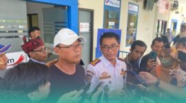 Kadishub Jember, Gator Triyono dan Ketua Komisi C DPRD Jember, Ardi Pujo Prabowo, saat dikonfirmasi para jurnalis (Foto: Frensia/Sigit).