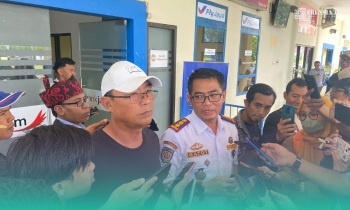 Kadishub Jember, Gator Triyono dan Ketua Komisi C DPRD Jember, Ardi Pujo Prabowo, saat dikonfirmasi para jurnalis (Foto: Frensia/Sigit).