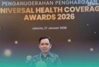 Bupati Fawait saat mendapatkan penghargaan. (Foto: Istimewa).