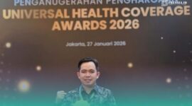 Bupati Fawait saat mendapatkan penghargaan. (Foto: Istimewa).