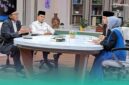 Rektor UIN Kiai Haji Achmad Siddiq Jember, Prof. Dr. H. Hepni, MM, C.PEM, berdampingan dengan, Ketua Bidang Fatwa MUI, Prof. Dr. Asrorun Ni'am Sholeh, MA saat di Studio 7 TVRI Nasional Jakarta. (Foto: uinkhas.ac.id). 