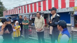 Bupati Jember, Muhammad Fawait bersama Menteri Pekerjaan Umum, Dody Hanggodo, saat meninjau lahan pembangunan fly over di simpang empat Mangli. (Foto: Sigit/Frensia). 