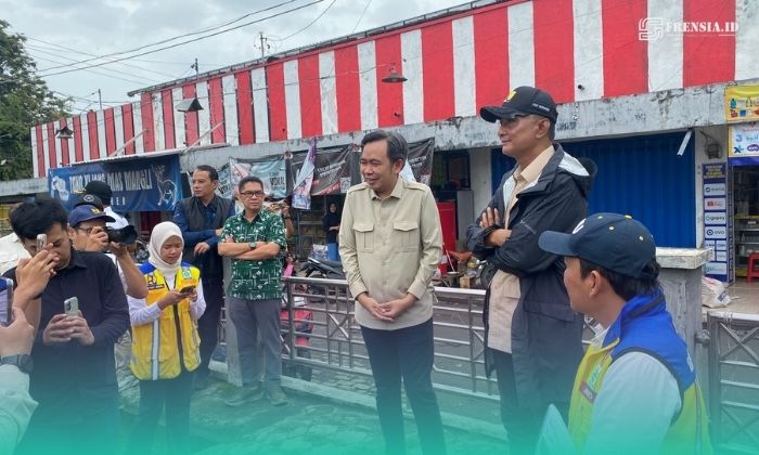 Bupati Jember, Muhammad Fawait bersama Menteri Pekerjaan Umum, Dody Hanggodo, saat meninjau lahan pembangunan fly over di simpang empat Mangli. (Foto: Sigit/Frensia). 