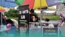 Rofiq, Penjual Es Buto Ijo di Perumahan Tegal Besar, Kaliwates, Jember. (Foto: Fadli/Frensia).