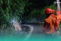 Jembatan Penghubung Ambrol Gegara Hujan Lebat. (Foto: Istimewa). 