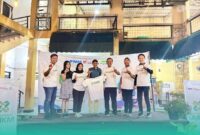 Pengurus Yayasan Langkah Kolaborasi Indonesia (LKI) saat foto bersama di kegiatan pendampingan usaha mikro, kecil, dan menengah (UMKM) di Sentra Kuliner Gajah Mada, Kabupaten Sidoarjo, Senin (2/2/2026) (Foto: Riyadi/Frensia).