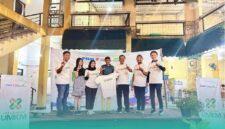 Pengurus Yayasan Langkah Kolaborasi Indonesia (LKI) saat foto bersama di kegiatan pendampingan usaha mikro, kecil, dan menengah (UMKM) di Sentra Kuliner Gajah Mada, Kabupaten Sidoarjo, Senin (2/2/2026) (Foto: Riyadi/Frensia).