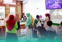 Toko Emas Galeri 24 Tegal Boto Lor, ramai dikunjungi pembeli. (Foto: Istimewa).