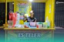 Karyawan memegang Es Teler Teko di cabang Tegal Besar. (Foto: Fadli/Frensia). 