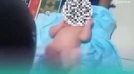 Penampakan bayi laki-laki yang ditemukan di pinggir jalan, samping rumah warga Desa Patemon, Kecamatan Tanggul, Jember. (Foto: Tangkapan layar Instagram @infojember). 