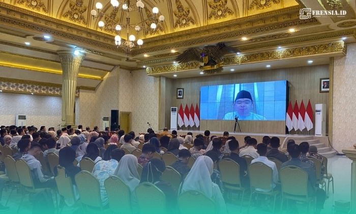 Bupati Jember, Muhammad Fawait, memberikan arahan kepada SPPG via zoom. (Foto: Sigit/Frensia). 