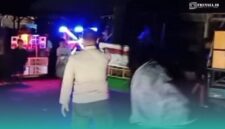 Polisi saat membubarkan 7 unit Sound Horeg berkeliaran dini hari di Jember (Foto: Istimewa).