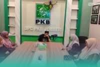 Ketua DPC PKB Jember, Ayub Junaidi, saat tabayyun dengan Fatayat NU Jember. (Foto: Sigit/Frensia). 