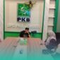 Ketua DPC PKB Jember, Ayub Junaidi, saat tabayyun dengan Fatayat NU Jember. (Foto: Sigit/Frensia). 