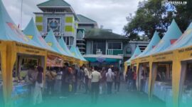 Suasana Bazar Kampus Ramadan di Depan Gedung Rektorat UIN KHAS Jember (Foto: Fadli/Frensia). 