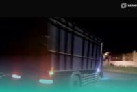 Truk yang membawa kabur solar. (Foto: Tangkapan layar). 