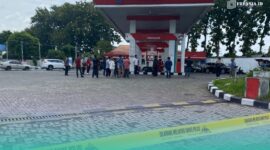 SPBU di Jalan Teuku Umar, Tegal Besar, di segel. (Foto: Sigit/Frensia). 