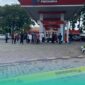 SPBU di Jalan Teuku Umar, Tegal Besar, di segel. (Foto: Sigit/Frensia). 