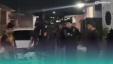 Tim alap-alap Polres Jember saat mengamankan pelaku pesta gay di Antirogo, Jember (Foto: Tangkapan Layar dari Instagram @Humas Polres Jember).
