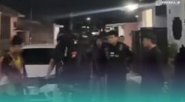 Tim alap-alap Polres Jember saat mengamankan pelaku pesta gay di Antirogo, Jember (Foto: Tangkapan Layar dari Instagram @Humas Polres Jember). 