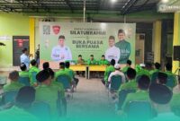 Kader Partai Kebangkitan Bangsa saat cara buka bersama di Kantor DPC PKB Jember (Foto: Sigit/Frensia). 