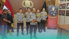 Konferensi pers Kapolda Jatim terkait lanjutan kasus ledakan di masjid Raya Pesona , Patrang, Jember. (Foto: Sigit/Frensia). 