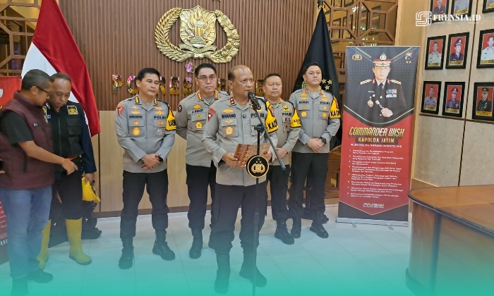 Konferensi pers Kapolda Jatim terkait lanjutan kasus ledakan di masjid Raya Pesona , Patrang, Jember. (Foto: Sigit/Frensia). 