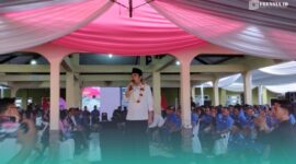 Bupati Jember, Muhammad Fawait, saat acara Safari Ramadan di Kecamatan Ledokombo, Jember (Foto: Fadli/Frensia).