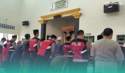 Kondisi masjid Raya Pesona di Kecamatan Patrang, pasca garis polisi (polisi line) di buka. (Foto: Sigit/Frensia).