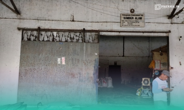 Tampak depan Usaha Dagang (UD) Sumber Alam, milik Hendry Angka Wijaya di Desa Pancakarya, Kecamatan Ajung. (Foto: Fadli/Frensia).