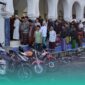 Suasana para jamaah saat melaksanakan ibadah sholat IdulFitri di Masjid Pondok Pesantren Salafiyah Syafi'iyah, Desa Suger, Kacamatan Jelbuk, Jember. (Fadli/Frensia).  