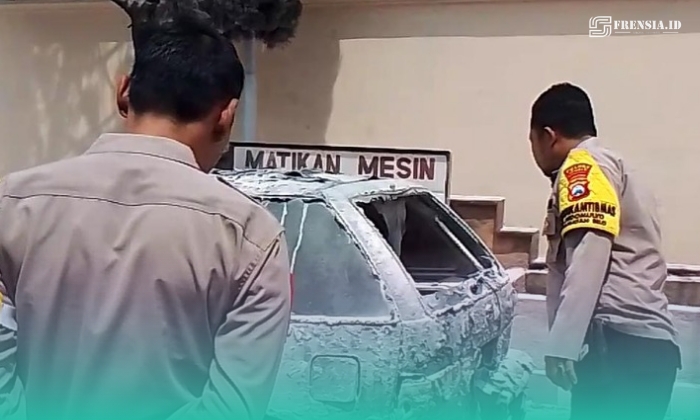 Polisi saat olah Tempat Kejadian Perkara (TKP) (Foto: Istimewa).