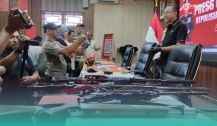 Polres Jember saat menggelar Konferensi Pers kasus narkoba di Aula Rupatama, Mapolres Jember. (Foto: Fadli/Frensia).