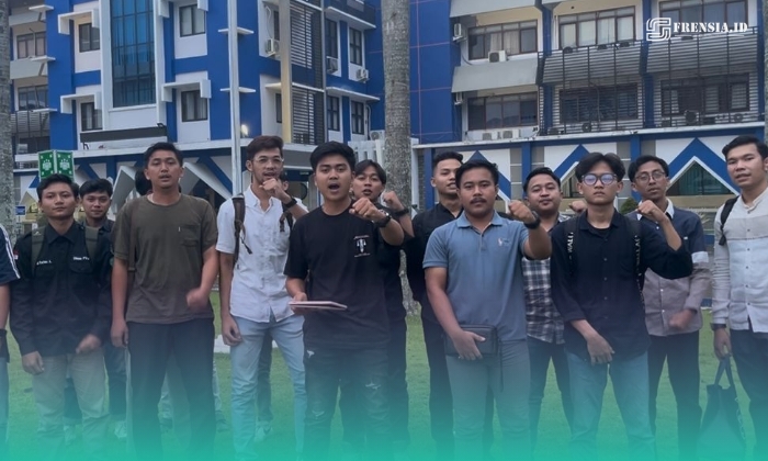 Aliansi Mahasiswa Universitas Muhammadiyah (Unmuh) Jember, saat selesai membacakan pernyataan sikap atas kasus penyiraman air keras terhadap Wakil Koordinator KontraS, Andrie Yunus. (Foto: Istimewa).