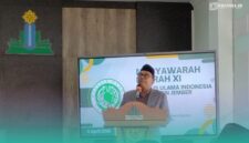 Rektor UIN KHAS Jember, Prof. Hepni Zain saat sambutan di pembukaan Musyawarah Daerah MUI ke-XI (Foto: Fadli/Frensia).