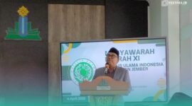 Rektor UIN KHAS Jember, Prof. Hepni Zain saat sambutan di pembukaan Musyawarah Daerah MUI ke-XI (Foto: Fadli/Frensia). 