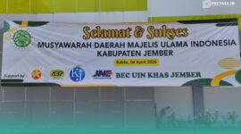 Banner ucapan selamat atas diselenggarakannya Musyawarah Daerah (Musda) MUI ke-XI Kabupaten Jember (Foto: Fadli/Frensia). 