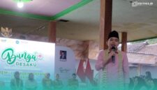 Bupati Jember, Gus Muhammad Fawait saat menghadiri acara Bunga Desaku di Balai Desa Lampeji, Kecamatan Mumbulsari (Foto: Fadli/Frensia). 