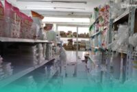 Salah satu ruangan di Toko Mitra Plastik Kabupaten Jember (Foto: Fadli/Frensia). 