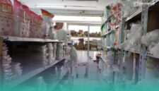 Salah satu ruangan di Toko Mitra Plastik Kabupaten Jember (Foto: Fadli/Frensia).