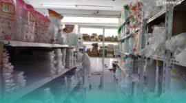 Salah satu ruangan di Toko Mitra Plastik Kabupaten Jember (Foto: Fadli/Frensia). 