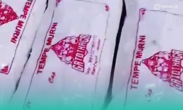 Tempe milik Miftahul Huda, perajin tempe dari Desa Kaliwining, Kecamatan Rambipuji, Jember (Foto: Fadli/Frensia). 