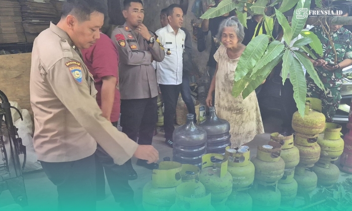 Polisi saat sidak pangkalan gas elpiji (Foto: Istimewa). 