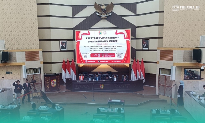 Suasana pelantikan di gedung DPRD Jember (Foto: Istimewa). 