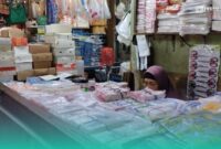 Toko Plastik Budi Makmur di Lantai 2 Pasar Tanjung, Jember (Foto: Fadli/Frensia). 